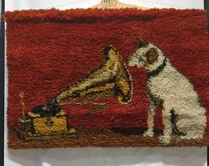 70er Jahre Victor "His Masters Voice" Zangenriegel Haken Teppich/Wandbehang - Bild 1 von 7