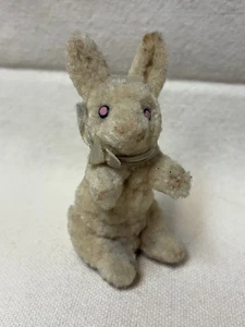 Vintage Puppenhaus Miniatur Hase Kaninchen Stofftier Spielzeug Metall rosa Emaille Augen - Bild 1 von 15