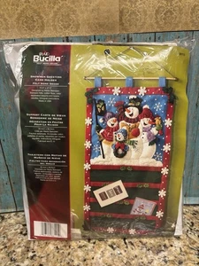 Bucilla SCHNEEMÄNNER WEIHNACHTEN GRUSSKARTENHALTER Filz Wandbehang Set LESEN - Bild 1 von 2
