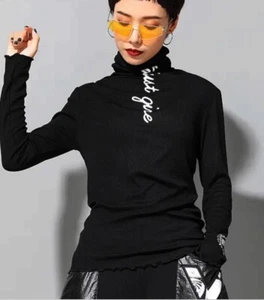 Black White Urban Street Chic Edgy Arty Print Casual Lightweight Vtg Mod Top 14 - Picture 1 of 10