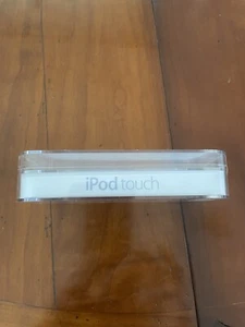 Scatola Vuota Apple iPod Touch Nero 8GB con Cavo USB Originale Mai Utilizzato - Zdjęcie 1 z 4