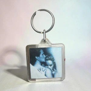 Basic Instinct Schlüsselanhänger Sharon Stone Michael Douglas 1992 - Bild 1 von 3