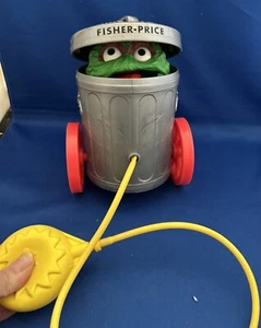 Vintage Fisher-Price Oscar The Grouch Muppets Pop-Up Pull Toy 1977 WORKS GREAT - Picture 1 of 8