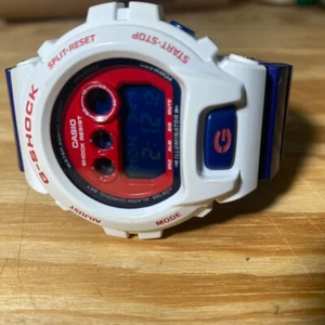 Casio G-Shock GD-X6900CS colori pazzi bianco rosso blu display negativo raro - Foto 1 di 15