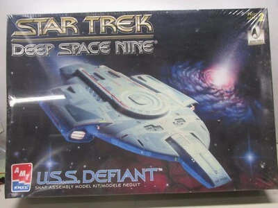 AMT-#8255-STAR TREK-DEEP SPACE NINE-SEALED KIT-NO SCALE - Image 1 of 4