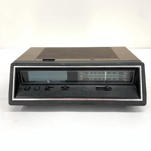 General Electric 7-4665A AM/FM Sveglia Radio Digitale Venatura Legno Vintage - Foto 1 di 11
