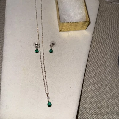 NUEVO EN CAJA Juego de Collar y Pendientes Ajustables de Plata Fina y Esmeralda REGALO Foto 1 de 4