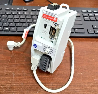 Convertidor de interfaz avanzada Allen Bradley 1761-NET-AIC con cable 1761-CLB-AM00 Foto 1 de 3