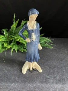 Vintage Goebel "COSMOPOLITAN / 1935" Porcelain Figurine ~ 1628021 ~ 8 1/2" Tall - Picture 1 of 9