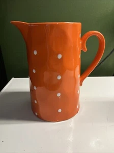 Jarra Maxwell & Williams Sprinkle naranja brillante con mango lunares 58 oz-8" - Imagen 1 de 5