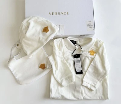 ¡Nuevo sin caja! Versace Bebé 3 P Regalo 🎁Juego Blanco Con Logo Talla 12-18 M Org $490! Foto 1 de 4