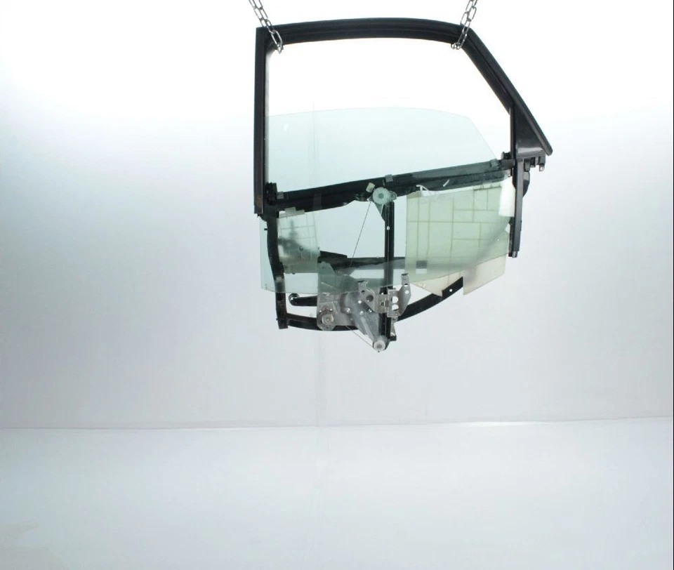 LEVE-VITRE MANUEL ARRIERE GAUCHE 8D0839461 AUDI A4 - 1 phase 2 (02/1999 01/2001) - Photo 1/1