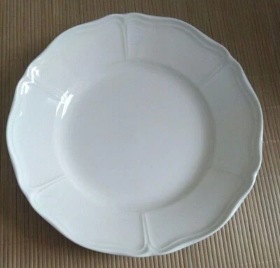 Plato cuadrado liso Wedgwood Queen's 30 cm Foto 1 de 4