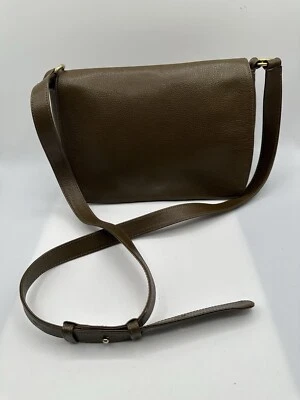 BOLSO BANDOLERA DE HOMBRO DE CUERO GRANULADO VERDE OLIVA DE VECCHI by HAMILTON HODGE Foto 1 de 4