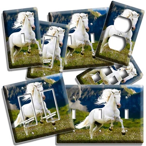 CAVALLO BIANCO SELVAGGIO CAMPAGNA PRATI MONTAGNE INTERRUTTORE LUCE PRESA PIASTRE PARETE DECORAZIONE - Foto 1 di 33