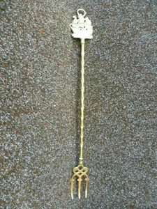 AN ANTIQUE 'THE ROYAL GEORGE' WARSHIP, BRASS TOASTING FORK. BRASS MUFFIN FORK - Picture 1 of 8