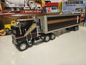 1/32 Scale Kenworth K100 With Refer Trailer See Pic For Details (READ ) - Picture 1 of 23
