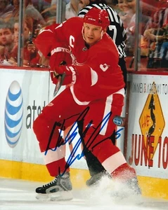 NICKLAS LIDSTROM RED WINGS SIGNED AUTOGRAPH 8X10 PHOTO - Picture 1 of 1