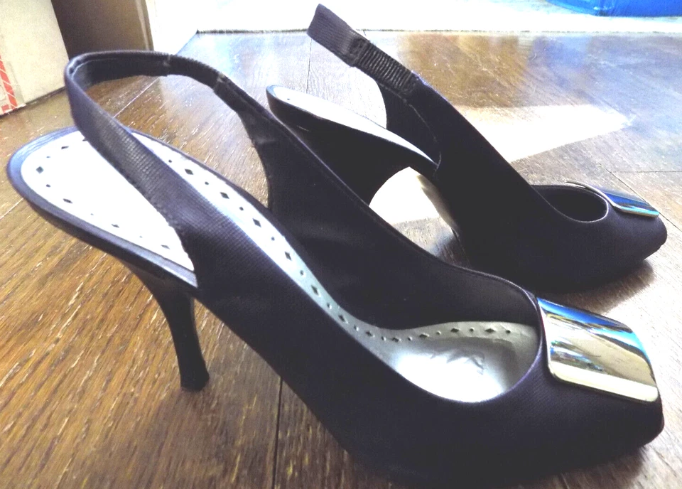 BCBGirls BG-Zabrina Navy Texture Silver Medallion Slingback 4" Pump Peep Toe 8.5 - Image 1 of 4