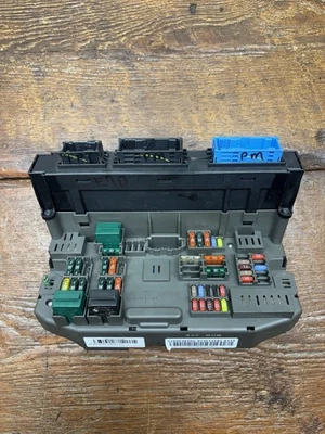2007-2013 BMW X5, X6 E70 UNDER DASH INTERIOR CABIN RELAY JUNCTION FUSE BOX OEM - Image 1 of 4