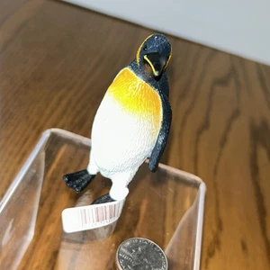 Figura de pingüino emperador Terra by Battat con etiquetas - Imagen 1 de 8