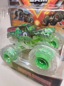Monster Jam Grave Digger Ghost Crew CHASE Series 35 Truck BKT Metal Spin Master - Picture 1 of 7