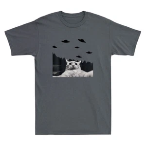 Cat Selfie with Alien UFOs Funny Meme Humor Cat Lover Gift Vintage Men's T-Shirt - Picture 1 of 8