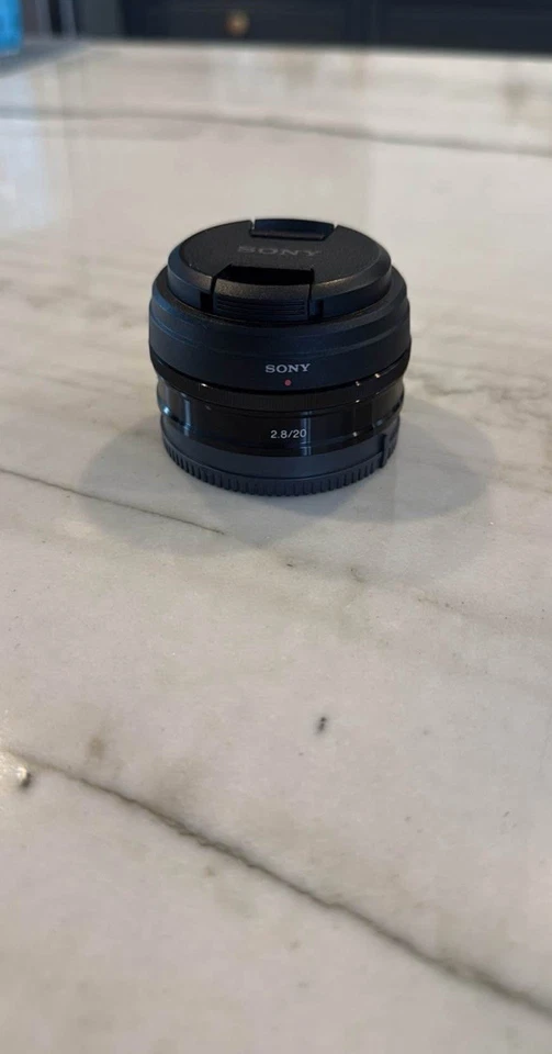 Lente panqueque ultra ancha Sony E 20 mm f/2,8 APS-C  Foto 1 de 1