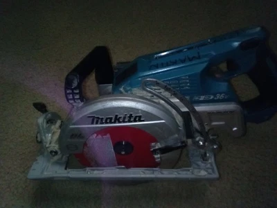 Makita XSR01PT 36V (18V x 2) LXT Brushless Rear Handle Circular Saw Kit (5.5 Ah) - Image 1 of 2