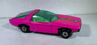Bonito coche Matchbox VAUXHALL GUILDSMAN ROSA INTENSO VENTANAS VERDES Foto 1 de 4