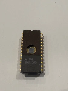 MM5204Q  GOLD LEGS  IC - Picture 1 of 1