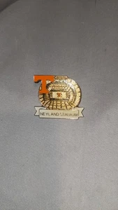 Tennessee Pin Out Of Circulation..  Aminco Int. New NCAA - Picture 1 of 2