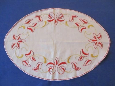 Napperon N°141 centre de table en chanvre et lin beige clair broderie 44 x 62 cm - Photo 1/4