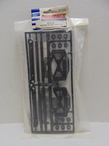 Duratrax DTXC6450 Maximum ST Body Mount Set  NIB - Picture 1 of 3