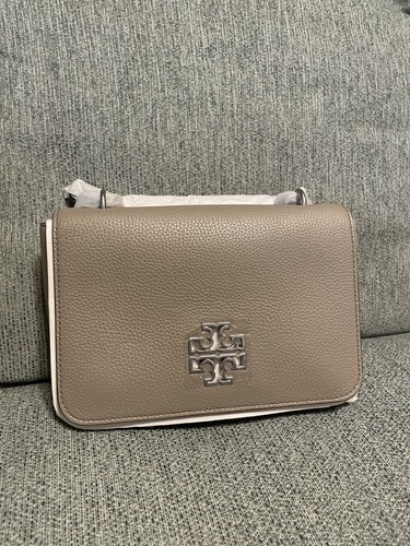TORY BURCH Borsa a tracolla regolabile TB Britten nuova con etichetta in grigio francese 67292 $450