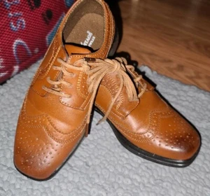 Zapatos de vestir con cordones de cuero marrón ciervo para niños 2M y 13M - Imagen 1 de 14