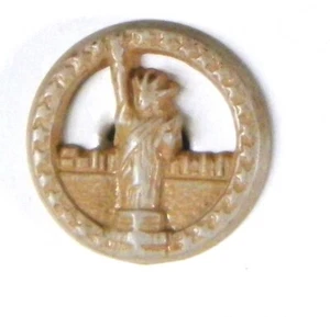 Bb STATUE of LIBERTY Vintage PLASTIC BUTTON NYC pierced Medium - Picture 1 of 2