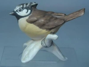 Goebel CRESTED TIT Bird Figurine on Branch 38 027 TMK5 6 Photos - Picture 1 of 6
