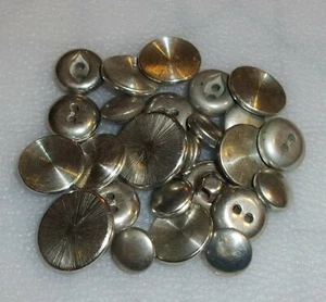 Lotto 25 BOTTONI ARGENTO vintage 1/2"~3/4" diverse misure e forme cucito-artigianato - Foto 1 di 3