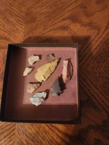 COLORATO FRILEY POINT LOUISIANA AUTENTICI PUNTE DI FRECCIA MANUFATTI INDIANI.(8 pezzi) - Foto 1 di 5