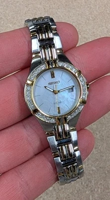SEIKO LADIES V137-0AG0 MOTHER OF PEARL DIAMOND SOLAR 30M WATCH SUT087 - Image 1 of 4