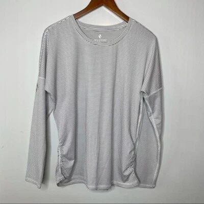 Top de entrenamiento a rayas mediano Skechers para mujer Foto 1 de 3