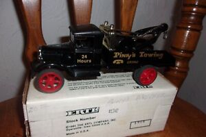 ERTL Diecast 1931 Hawkeye Wrecker 1/34 Pinky's Towing Truck # 1342 NIB coin bank