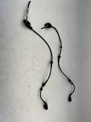 Sensor de velocidad ABS trasero izquierdo y derecho Volkswagen Passat 2012-2018 OEM. Foto 1 de 4