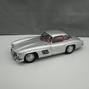 Minichamps 1/18 Scale Mercedes-Benz 300 SL-1954 (Silver) Model Car with Box Used - Picture 1 of 8