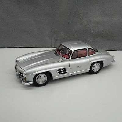 Minichamps 1/18 Scale Mercedes-Benz 300 SL-1954 (Silver) Model Car with Box Used - Image 1 of 4