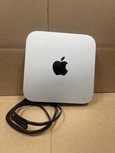2023 Apple Mac Mini M2 8GB RAM 256GB SSD Desktop - Silver (MMFJ3LL/A) - Afbeelding 1 van 3