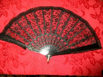 Elegante abanico de mano de plástico negro y encaje.  Original de España  Foto 1 de 3