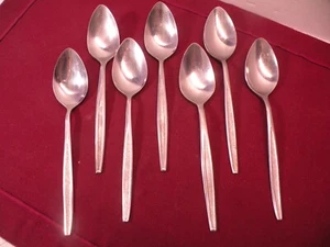 Set Of 7 Ekco Eterna Stainless Sorority Teaspoons Glossy Textured Center 6 1/8 B - Picture 1 of 7