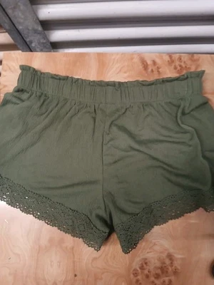 No Boundaries Crinkle Shorts Women's Size Medium NWT Sea Turtle (Green) - Image 1 of 4